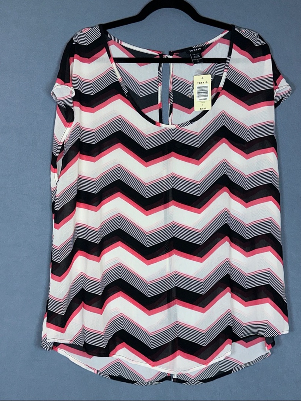 Torrid Chevron Blouse Womens 0 12/14 NWT Black White Pink Scoop Neck Top